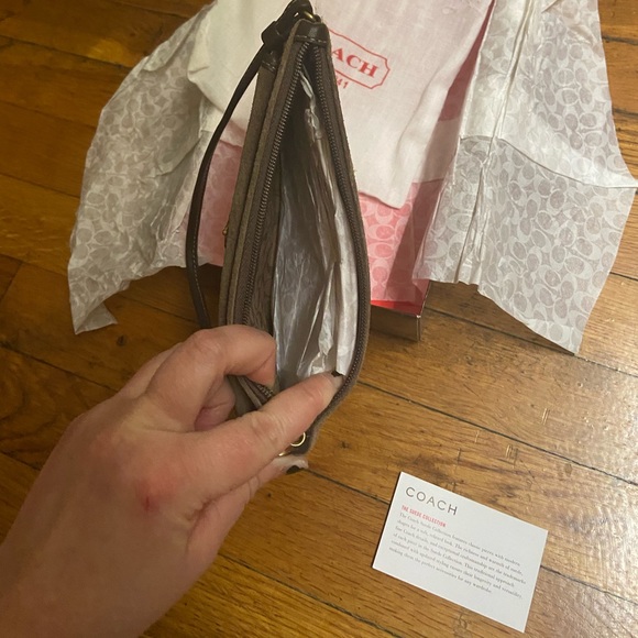NWT COACH Wristlet - Picture 2 of 8
